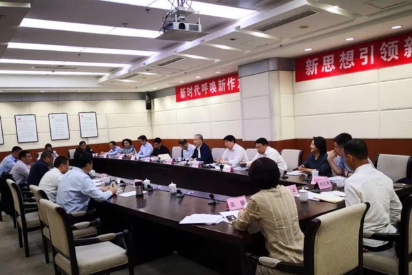 天津市政協(xié)經(jīng)濟(jì)委員會(huì)圍繞“打造一流營(yíng)商環(huán)境，加快民營(yíng)經(jīng)濟(jì)健康發(fā)展”開展調(diào)研