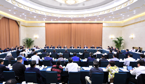 5月14日，全國(guó)政協(xié)在京召開“創(chuàng)新驅(qū)動(dòng)發(fā)展”專題協(xié)商會(huì)，中共中央政治局常委、全國(guó)政協(xié)主席汪洋出席并講話。圖為“創(chuàng)新驅(qū)動(dòng)發(fā)展”專題協(xié)商會(huì)分組討論會(huì)會(huì)場(chǎng)。