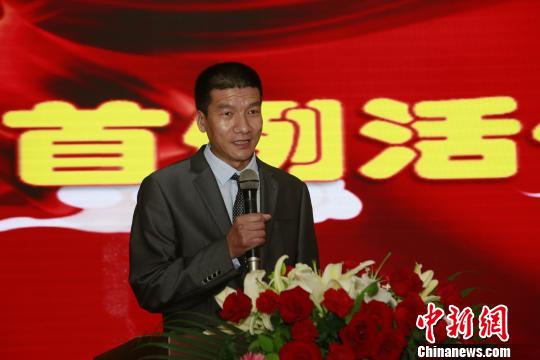 國內(nèi)首例活體小腸移植換腸人楊鋒發(fā)言致謝?！堒查?攝