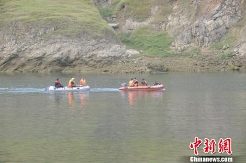 圖為救援現(xiàn)場(chǎng)。　鐘欣 攝
