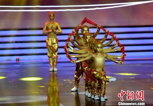 少林十八小銅人演繹出精彩的少林功夫?！蚊?攝