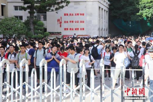 資料圖：2018年6月8日下午5時，為期兩天的2018年全國統(tǒng)一高考在大部分地區(qū)落幕。李南軒 攝