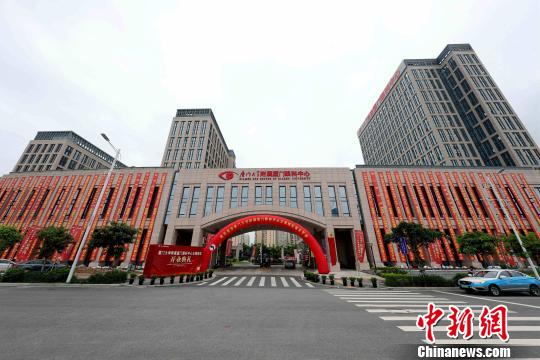 歷經(jīng)7個(gè)月試運(yùn)營(yíng)，廈大附屬?gòu)B門眼科中心正式開(kāi)業(yè)。供圖