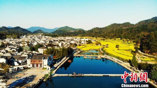 資料圖：春光沐浴下的傳統(tǒng)村落——安徽省黃山市西遞古村落。　黟宣 攝