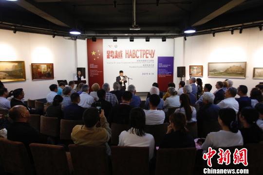 跨越·第六屆中俄博覽會暨慶祝中俄建交70周年俄羅斯美術(shù)展在黑龍江省啟幕?！纹?攝