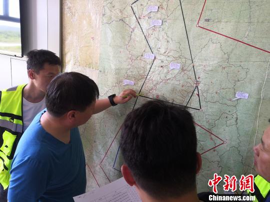 圖為內(nèi)蒙古大興安嶺航空護林管理局指揮航空作戰(zhàn)。重點國有林管理局防滅火指揮部供圖。