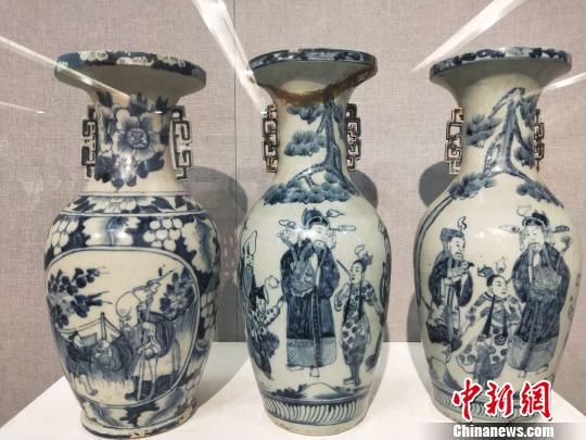山西展出120件青花瓷?！钆迮?攝