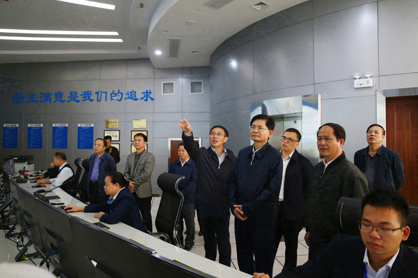 廣西壯族自治區(qū)政協(xié)調(diào)研組在梧州市就積極融入粵港澳大灣區(qū)建設(shè)情況開展調(diào)研。 覃文宇 攝