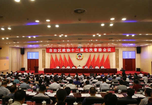 廣西壯族自治區(qū)政協(xié)“加快‘東融’步伐，主動(dòng)接受大灣區(qū)輻射”專題議政性常委會(huì)議會(huì)場(chǎng)。 覃文宇攝