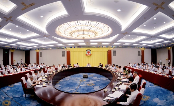 近日，全國政協(xié)主席會議成員務(wù)虛會在北京召開。中共中央政治局常委、全國政協(xié)主席汪洋主持會議并講話。 本報記者 田福良 攝