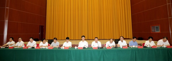 圖為泉州市委與市政協(xié)召開(kāi)“推動(dòng)民營(yíng)企業(yè)發(fā)展 高質(zhì)量落實(shí)趕超”專題協(xié)商會(huì)議現(xiàn)場(chǎng)