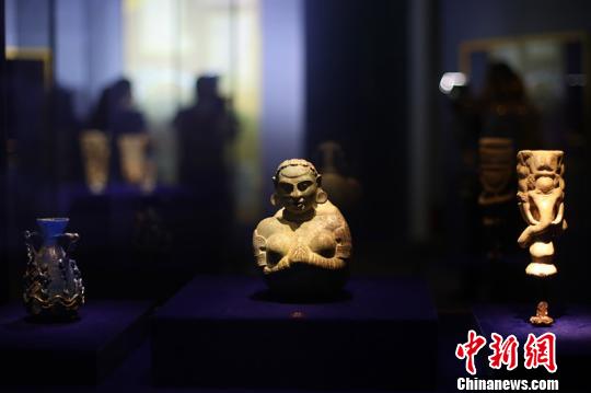 圖為展出的精品文物?！°蟛?攝
