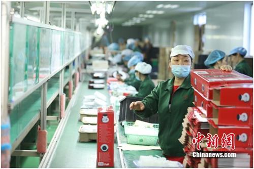 資料圖。電商工作人員備戰(zhàn)促銷。