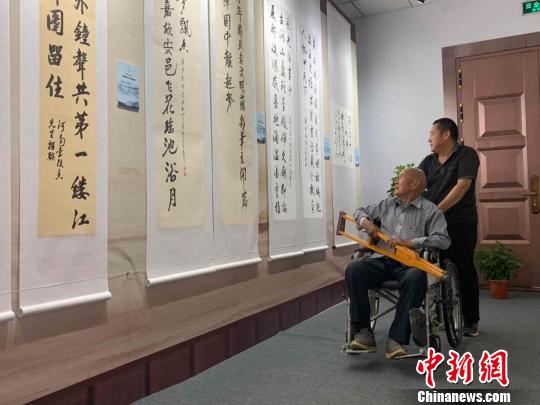 此次展覽展出了從世界各地6000余人7636幅書法作品中評(píng)審出的20幅“衛(wèi)夫人獎(jiǎng)”優(yōu)秀作品，以及203幅入展作品?！±钔ヒ?攝