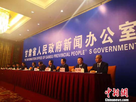 圖為第三屆中國質(zhì)量獎暨第六屆省政府質(zhì)量獎新聞發(fā)布會。會議披露，甘肅對敦煌研究院獎勵200萬元?！∈缝o靜 攝