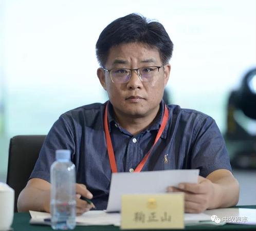 自然資源部國土整治中心研究員鞠正山針對鹽堿地的技術(shù)、開發(fā)方面的問題發(fā)表了獨特的見解。