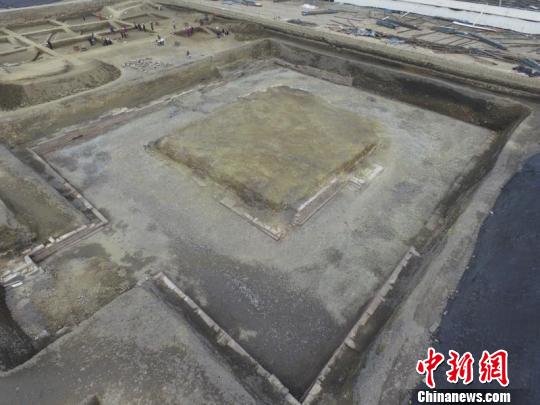 圖為明代蜀王府苑囿區(qū)的水池及臺(tái)榭?！＄娦?攝
