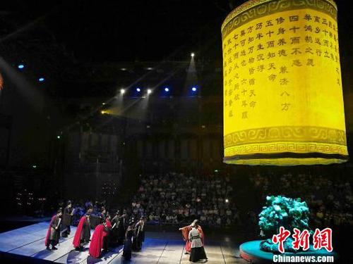 整場演出縱貫人的一生，演繹圣賢君子“由凡入圣”的過程?！O婷婷 攝
