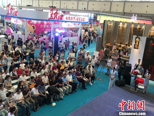 圖為在西安舉辦的第29屆全國圖書交易博覽會?！」﹫D 攝