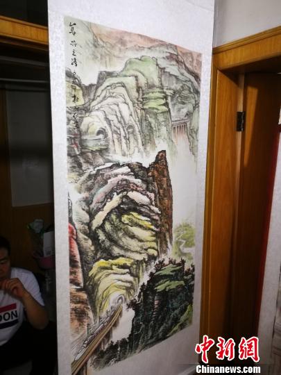 杜府仁作品《復(fù)興之路》?！±顣詡?攝