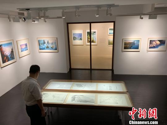“中洲旅人——約翰·豪藝術(shù)展”。　康玉湛 攝