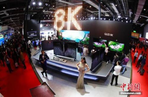 資料圖：廠商展示的8K高清電視。<a target='_blank' href='http://www.chinanews.com/'>中新社</a>記者 杜洋 攝