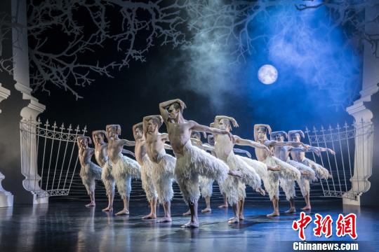馬修？伯恩舞劇《天鵝湖》精彩劇照 天橋藝術(shù)中心供圖