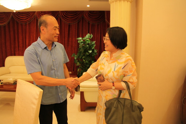 區(qū)委副書記，區(qū)政協(xié)黨組書記、主席宋鐵健與委員會面