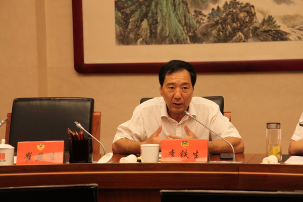 區(qū)政協(xié)黨組副書記、副主席李鐵生主持會議