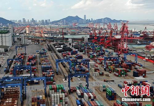 圖為航拍江蘇連云港集裝箱碼頭。(資料圖片)<a target='_blank' href='http://www.chinanews.com/'>中新社</a>記者 泱波 攝