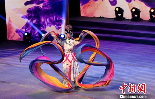 圖為秦腔《天女散花》選段表演?！∠默?攝