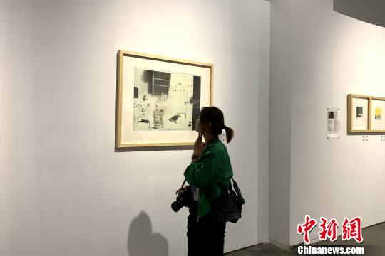 觀眾現(xiàn)場(chǎng)參展?！±钆迳?攝