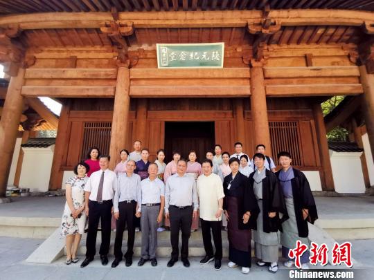 日本參訪團(tuán)參訪黃檗山萬福寺隱元紀(jì)念堂?！∴嵶髅瘛z