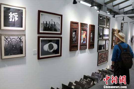 本屆展覽以“新能源、新賦能、興大同”為主題，參展作品700余幅?！∪魏Ｏ?攝