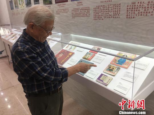 今年88歲的畫家趙隆義?！《叛?攝