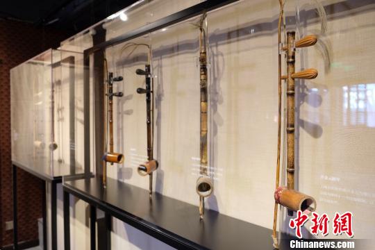 《中國京胡文化展——暨樓莊東收藏陳列》?！⊥躞?攝