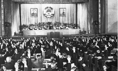 全國(guó)政協(xié)二屆一次會(huì)議通過(guò)《中國(guó)人民政治協(xié)商會(huì)議章程》。