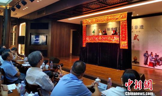 布袋木偶戲《大名府》表演?！罘?攝