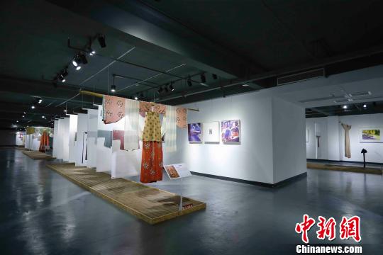 展覽現(xiàn)場?！⌒煨■?攝