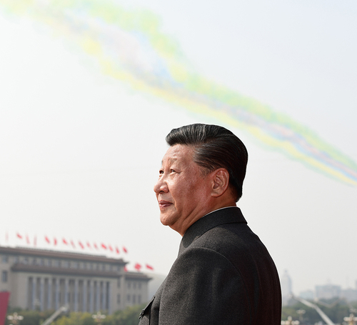 10月1日，慶祝中華人民共和國成立70周年大會在北京天安門廣場隆重舉行。中共中央總書記、國家主席、中央軍委主席習近平發(fā)表重要講話并檢閱受閱部隊。這是習近平在天安門城樓上。 新華社記者 謝環(huán)馳   攝
