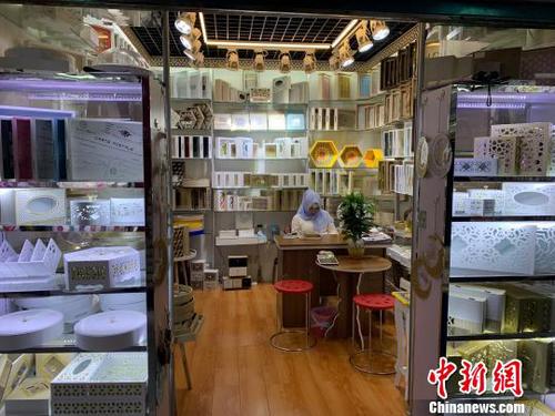 在義烏市場(chǎng)，隨處可見外國面孔 奚金燕 攝