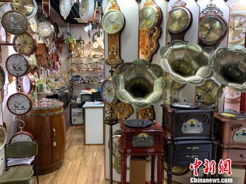 一走進(jìn)義烏市場(chǎng)，就像被吞沒在“小商品海洋” 奚金燕 攝