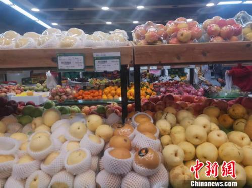 圖為北京豐臺一家社區(qū)超市水果區(qū)。謝藝觀 攝