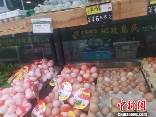 圖為北京豐臺一家社區(qū)超市的雞蛋區(qū)。 謝藝觀 攝