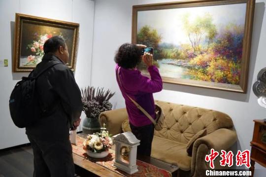 家居情景式朝鮮主題油畫展打造歐式、中式等不同主題風格的家居空間?！埖さ?攝