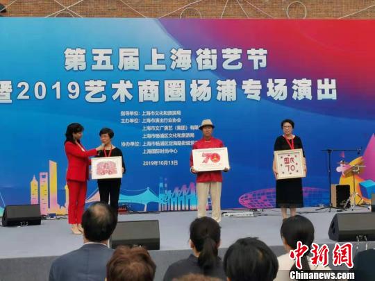手工藝者李雄剛、何培華、汪巧妹等手工藝者下月將赴澳門參加“慶祝澳門回歸20周年”展示活動(dòng)?！￡愳o 攝