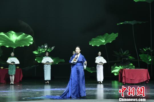 湖南江永女書(shū)舉行文化旅游周展示女書(shū)文化傳承與創(chuàng)新