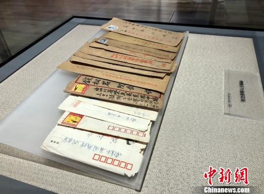 錢松喦與友人往來的書信?！O權(quán) 攝