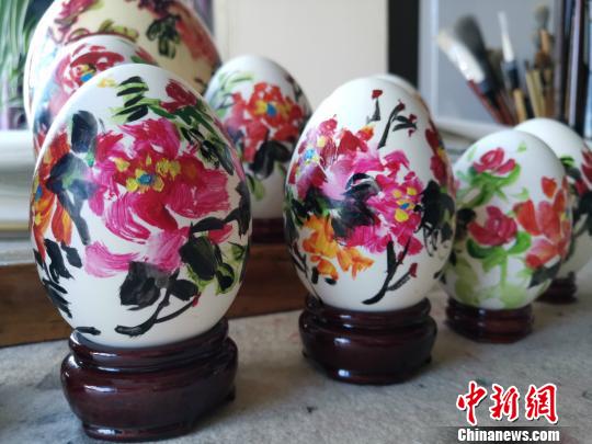 蛋殼上“開”出牡丹花古稀老人以己之力創(chuàng)新國(guó)畫傳承