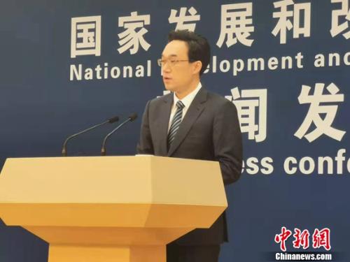 國家發(fā)改委新聞發(fā)言人袁達(dá)。謝藝觀 攝